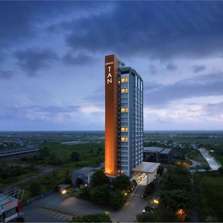 Grand Tan Banjarmasin Hotel & Convention Center Exterior photo